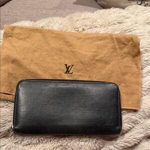 Louis Vuitton Black Leather Women’s Wallet - great condition/ original dustbag.